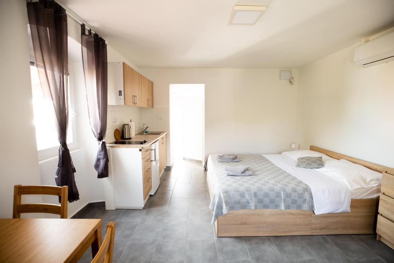 Kuca Nerezinka Apartment เนเรซีน ภายนอก รูปภาพ
